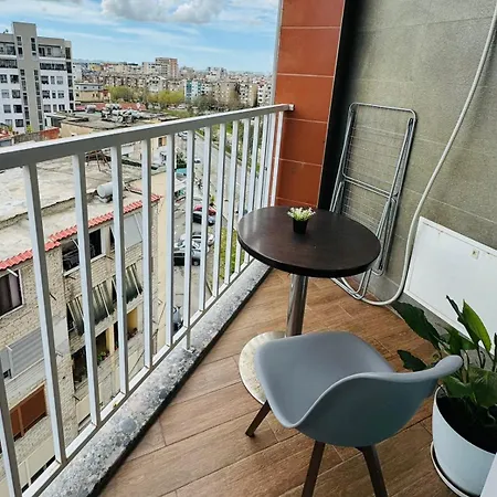 Apartamente Tirana 아파트 *