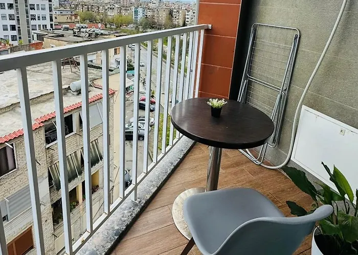 Apartamente Tirana 아파트 *