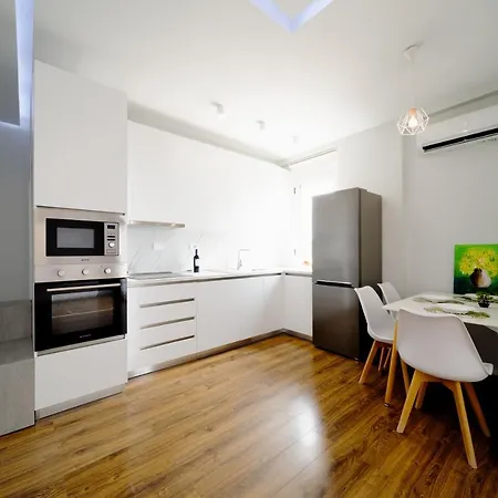 아파트 Apartamente Tirana