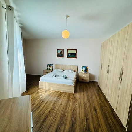 아파트 Apartamente Tirana